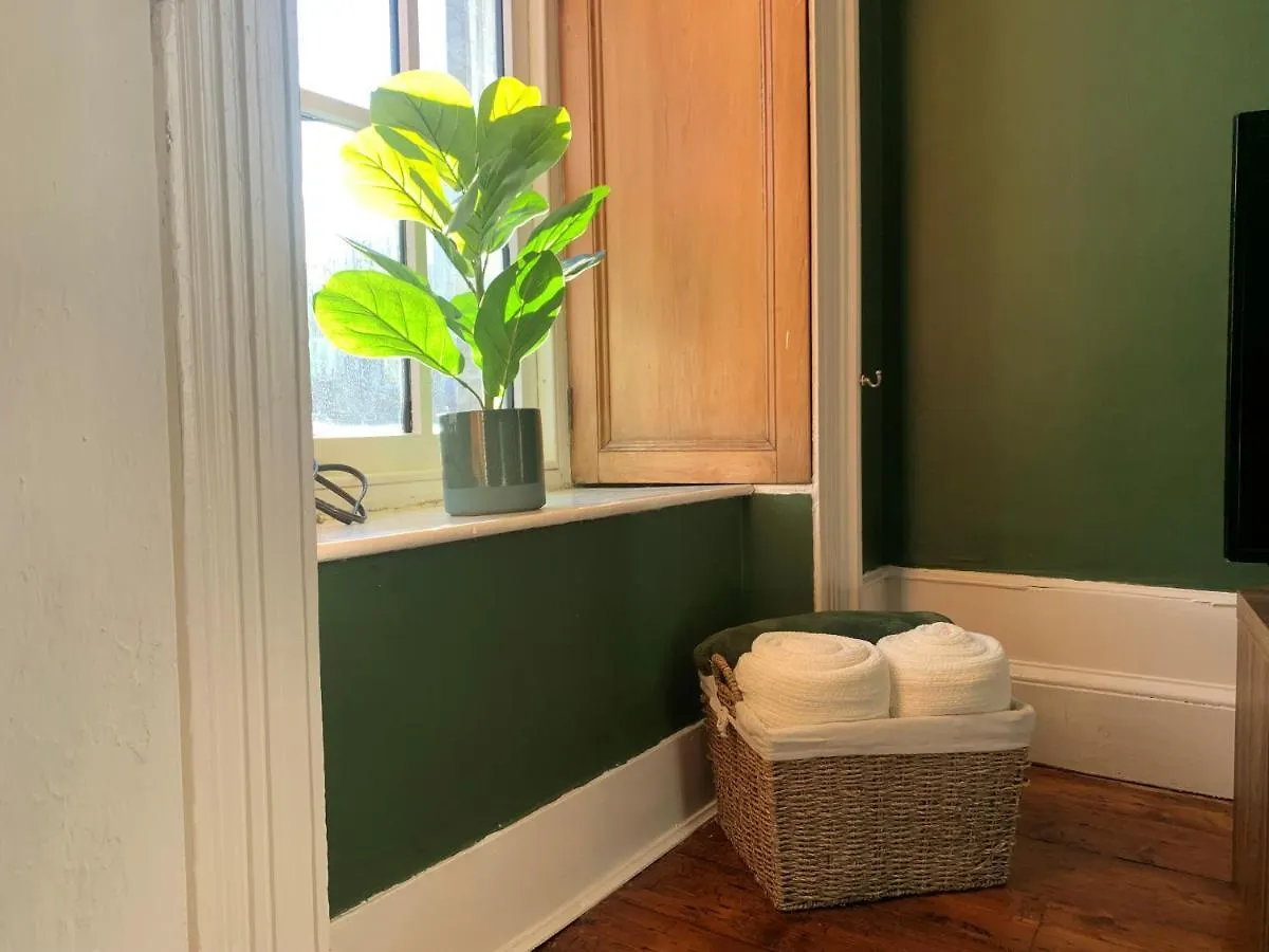 Spacious 1-Bed City Centre Apartment In Aberdeen