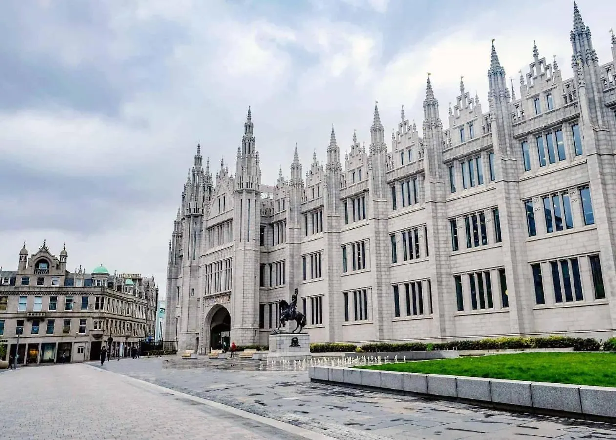Spacious 1-Bed City Centre Apartment In Aberdeen