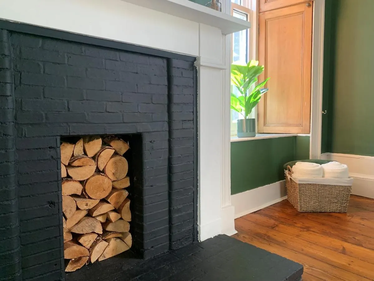 Spacious 1-Bed City Centre Apartment In Aberdeen 0*,